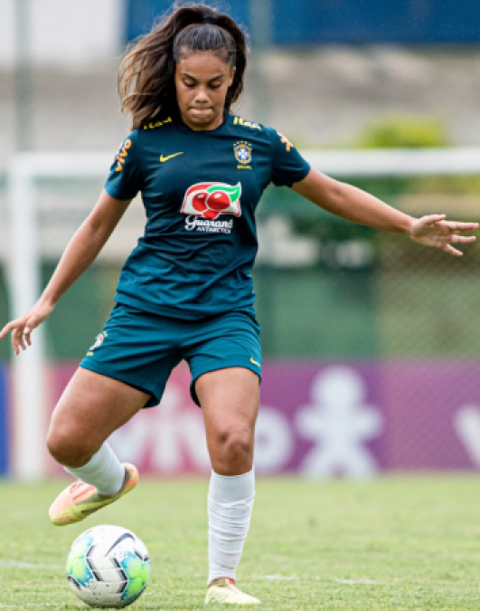Aninha Bigeschi<h5>Midfielder / Defender / Side Back</h5>